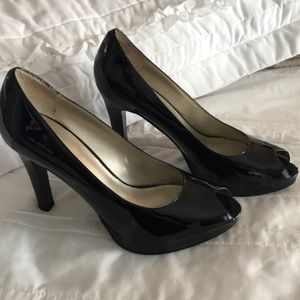 Nine West patent leather peep toe pumps